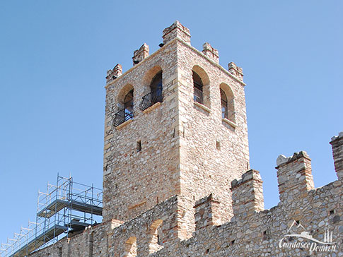 Der grosse Turm des Castello di Desenzano, Suedufer Gardasee, Italien