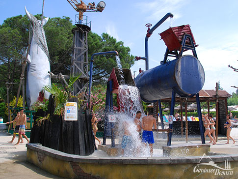 Badespass im Freizeitpark Caneva World am Gardasee, Italien