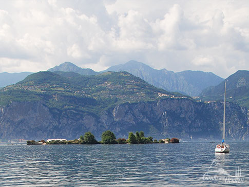 Die Gardasee-Insel Isola del Trimelone ist militaerisches Sperrgebiet, Italien