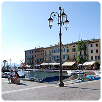 Der alte Hafen von Lazise, Gardasee Hafen, Lazise, Gardasee