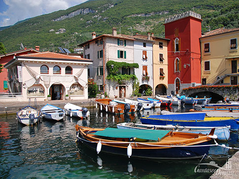 Das Museo del Lago am Hafen von Cassone am Gardasee, Italien