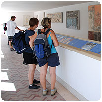 In der Ausstellung des kleinen Museums Museum, Grotte, Catull, Sirmione