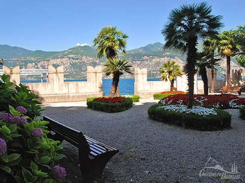 Im Garten des Palazzo del Capitano in Malcesine am Gardasee, Italien