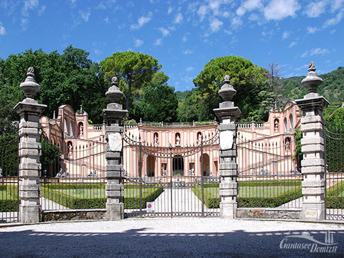 Park der Villa Bettoni in Gargnano, Westufer Gardasee, Italien
