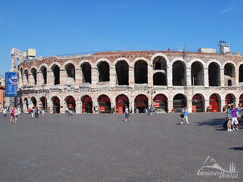 Die roemische Arena in Verona, Italien