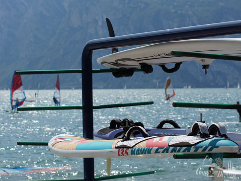Torbole, Surfer, Gardasee, Italien