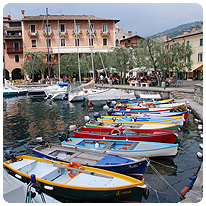 Der romantische Hafen von Torri del Benaco Torri del Benaco, Hafen, Gardasee