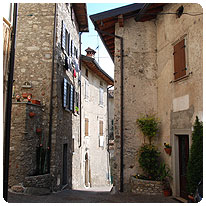 Der Ortskern des kleinen Ortes Voltino Voltino, Tremosine, Gardasee, Italien
