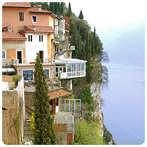 Die Schauderterrasse in Pieve Pieve, Tremosine, Gardasee, Italien