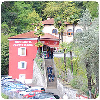 Parkplatz und Eingang wasserfall, varone, gardasee