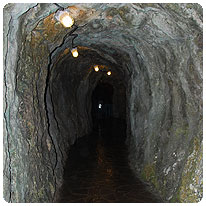 Stollen zu den Grotten von Varone wasserfall, varone, gardasee