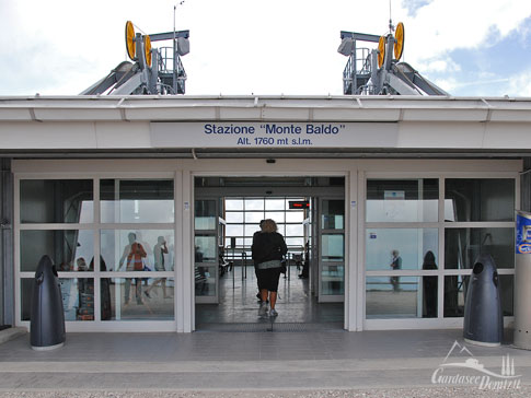 Bergstation, Seilbahn Funivia Malcesine - Monte Baldo, Gardasee, Italien