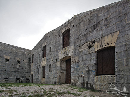 Bunker des Sperrwerks Monte Brione, Gardasee, Italien
