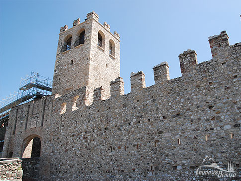 Der Eingang in die Burg von Desenzano del Garda am Gardasee, Italien