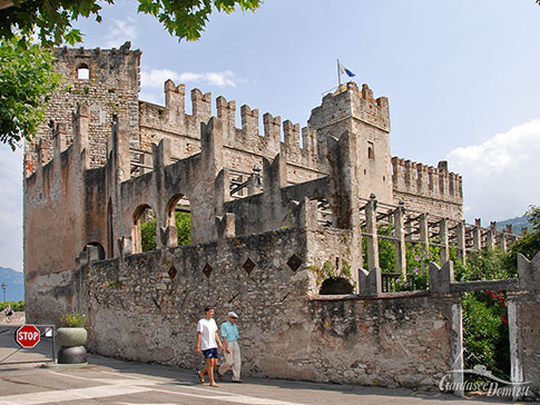 Burg, Castello di Torri del Benaco, Hafen am Gardasee, Italien
