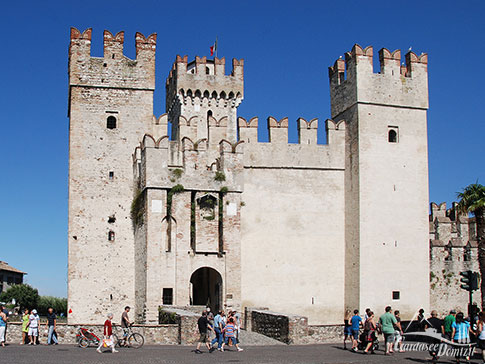Castello Scaligero, Sirmione - eine der schönsten Burgen am Gardasee