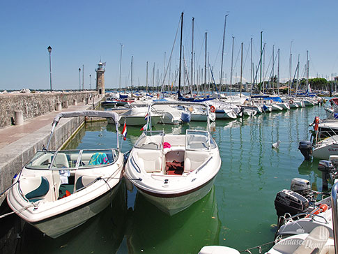 Hafen von Desenzano del Garda, Gardasee, Italien