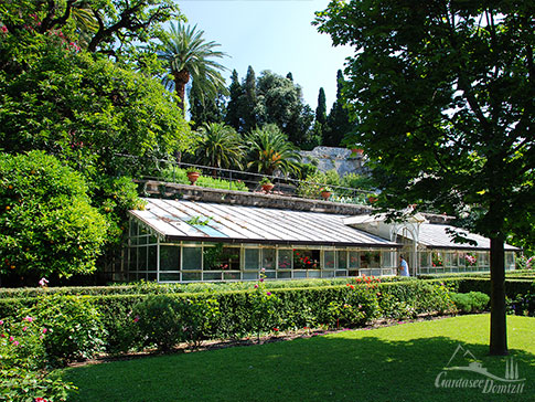 Das Rosenhaus im Garten der Villa Borghese auf der Isola del Garda