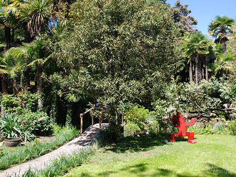 Skulptur von Keith Haring im Botanischen Garten am Gardasee