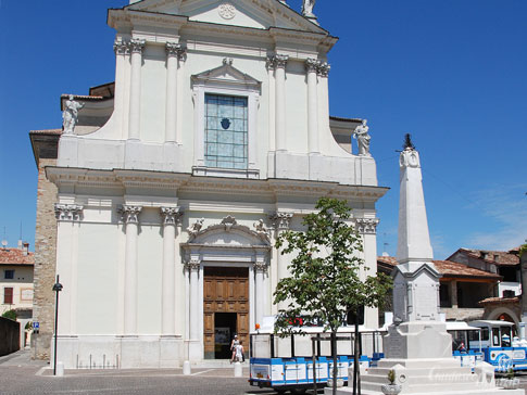 Kirche Santa Maria Assunta in Manerba del Garda, Gardasee, Italien