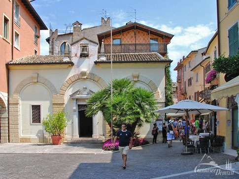 Kirche, Chiesa della Santissima Trinita, Torri del Benaco Gardasee, Italien