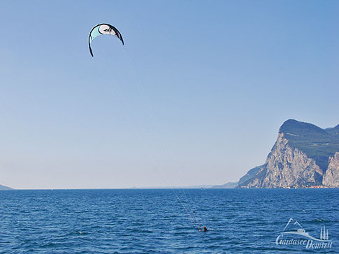 Kitesurfer, Gardasee, Italien
