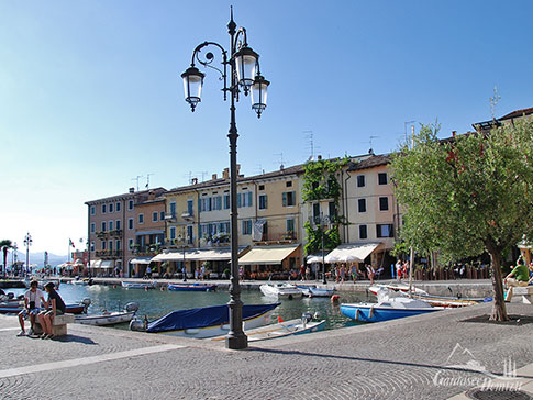 Hafen von Lazise, Gardasee, Italien
