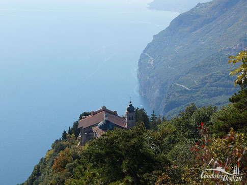 Die Madonna di Montecastello über dem Gardasee, Italien