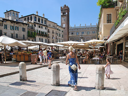 Markt, Piazza Erbe, Verona, Italien