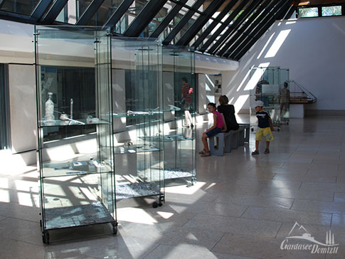 Im modernen Museum der römischen Ausgrabung Grotten des Catull in Sirmione am Gardasee, Italien