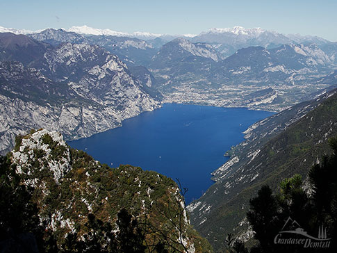 Mit der Seilbahn auf den Monte Baldo im Nationalpark Integrale Lastoni Selva Pezzi, Italien