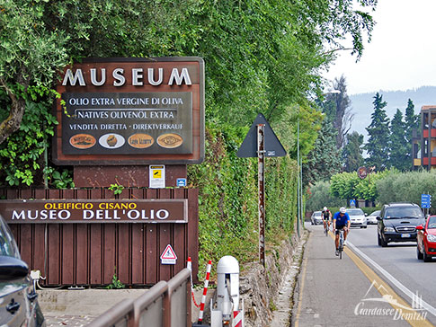 Das Oelmuseum in Cisano liegt direkt an der Gardesana am Ostufer des Gardasees, Italien