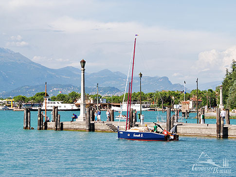 Der Hafen in Peschiera del Garda, Gardasee, Italien