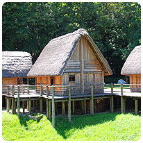 Nachgebaute Pfahlbauten am Gardasee Pfahlbauten, Gardasee