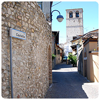 Weg zum Castello von San Felice del Benaco San Felice del Benaco, Gardasee