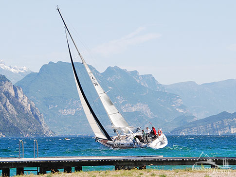 Segelsport auf dem Gardasee, Italien