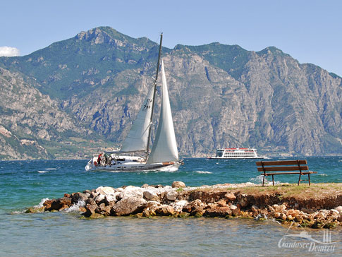 Segelyacht, Nordteil Gardasee, Italien