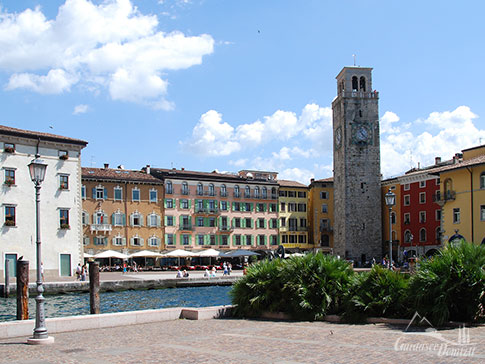 Der Glockenturm Torre Apponale - Wahrzeichen von Riva del Garda am Gardasee