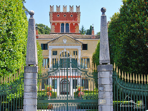 Villa Albertini in Garda am Gardasee, Italien